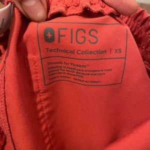 Terracotta Yola figs scrub pants